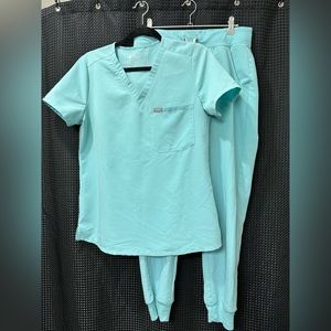 Women’s Small Scrubs top & bottoms